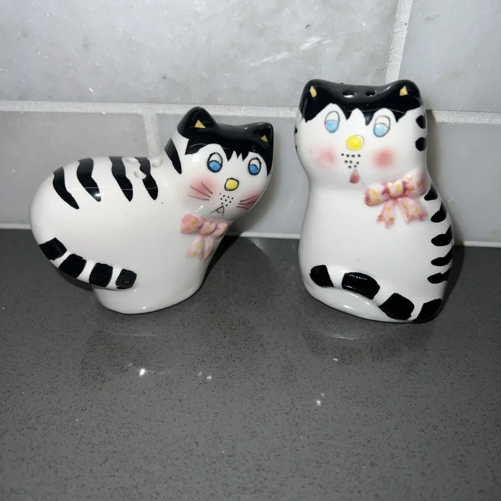 Vintage Salt pepper Cats Shakers Kittens Ceramic